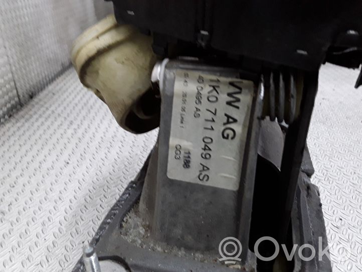 Volkswagen Golf V Lewarek zmiany biegów / górny 1K0711049AS