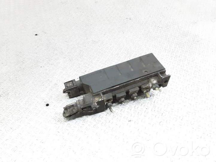 Mercedes-Benz S W220 Air suspension valve block A2203200258