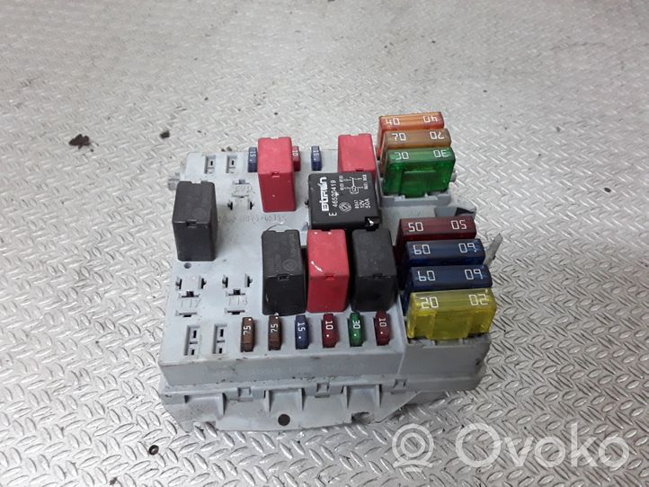 Fiat Punto (176) Module de fusibles 46835593