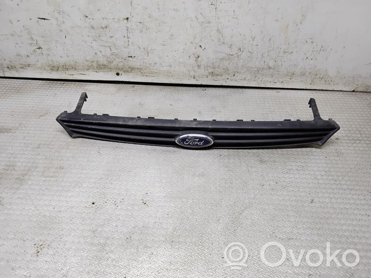 Ford Focus Maskownica / Grill / Atrapa górna chłodnicy 98AB8200AH