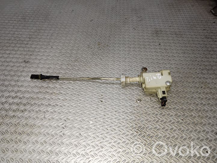 Volkswagen Golf V Serratura del tappo del serbatoio del carburante 1K6810773