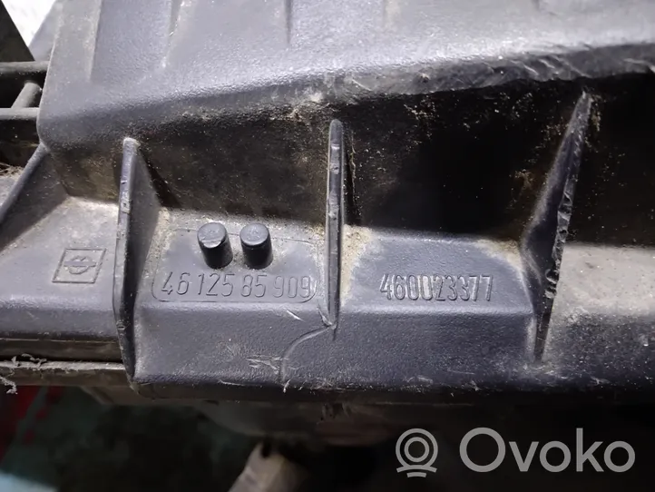 Opel Meriva A Boîtier de filtre à air 4612585909