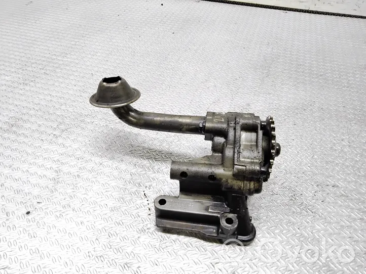 Volkswagen Touran I Oil pump 038115105C