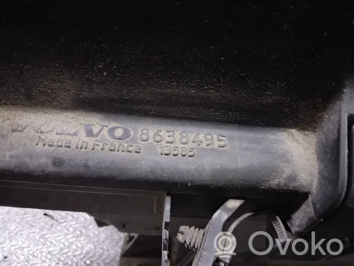 Volvo V70 Obudowa filtra powietrza 8638495