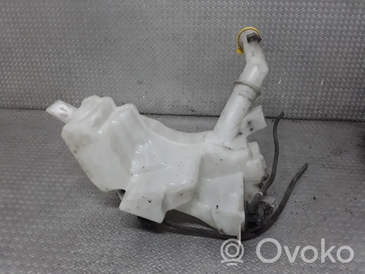 Mazda 3 I Réservoir de liquide lave-glace 