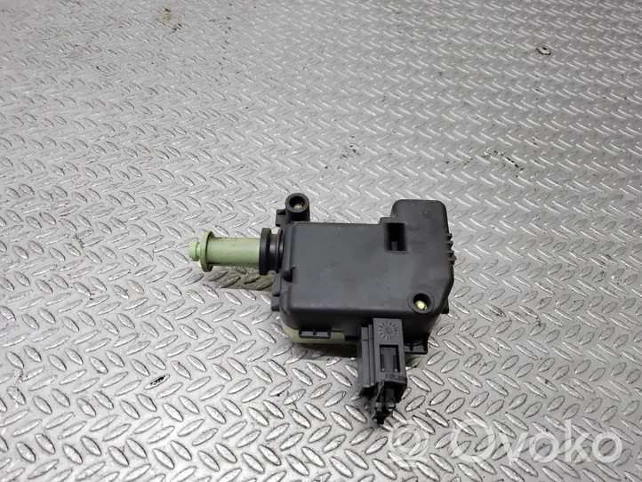 Volvo V50 Verrouillage du bouchon du réservoir de carburant 30716226