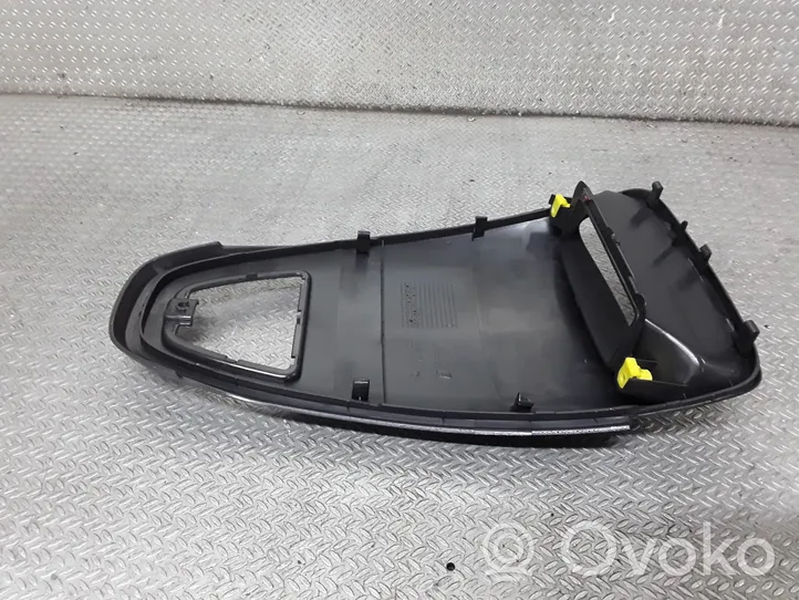 Opel Corsa D Другая деталь панели 13295003