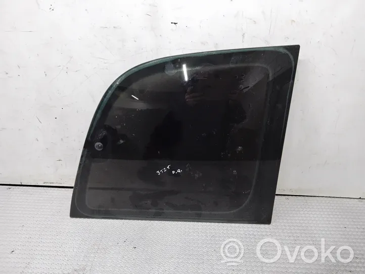 Mercedes-Benz Vaneo W414 Rear side window/glass 