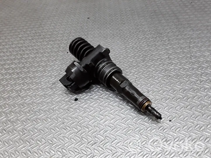 Volkswagen Polo IV 9N3 Fuel injector 038130073AG