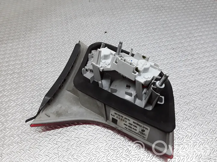 Audi A4 S4 B7 8E 8H Lampy tylnej klapy bagażnika 8E9945094