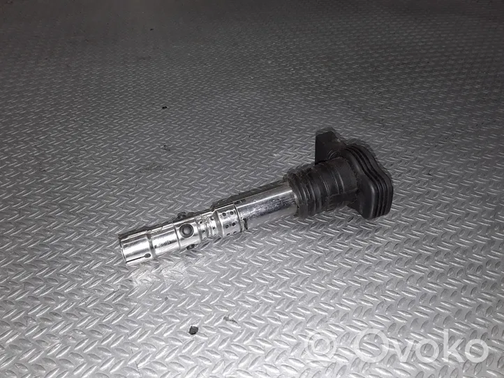 Audi A4 S4 B6 8E 8H Bobine d'allumage haute tension 06A905115D