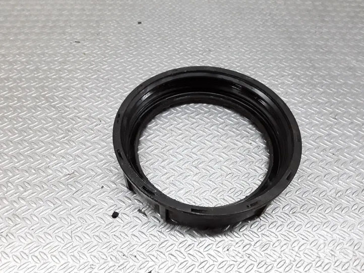 Volkswagen Touran I Bague de verrouillage pour réservoir de carburant 321201375A