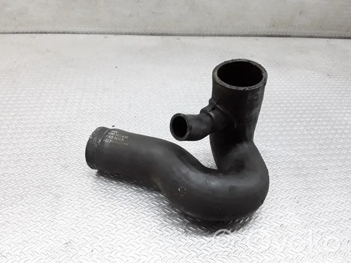 Audi A4 S4 B5 8D Tube d'admission de tuyau de refroidisseur intermédiaire 4B0145832