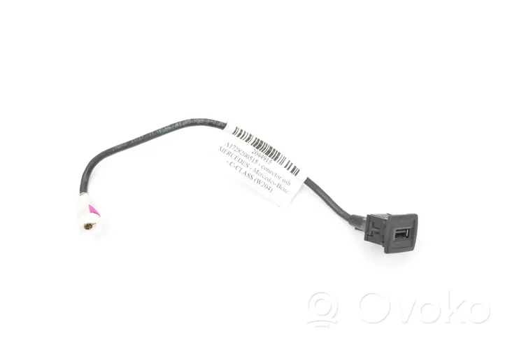 Mercedes-Benz C W204 Connecteur/prise USB A1728200515