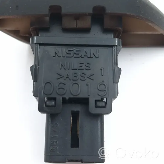 Nissan Murano Z50 Interruttore luci di emergenza 06019