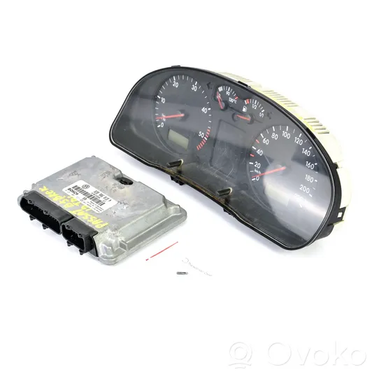 Volkswagen PASSAT B5.5 Komputer / Sterownik ECU i komplet kluczy 038906018N