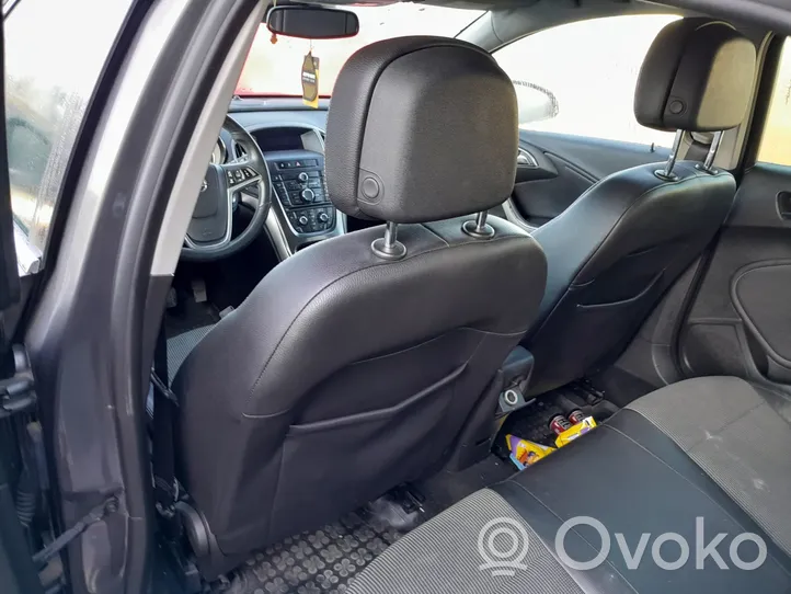 Opel Astra J Salono komplektas 