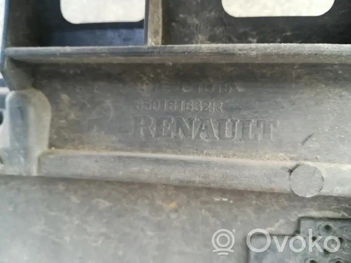 Renault Megane IV Moulure inférieure de pare-chocs arrière 