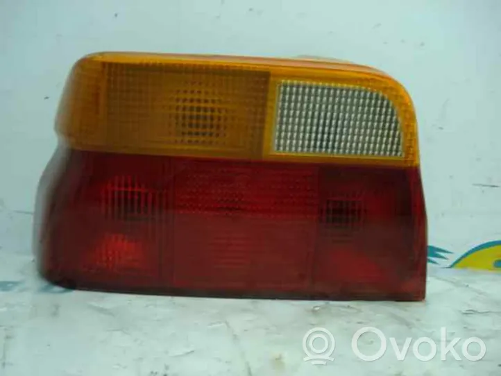 Ford Orion Feux arrière / postérieurs 1052429