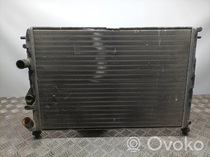 Renault Megane I Radiateur de refroidissement 861083W