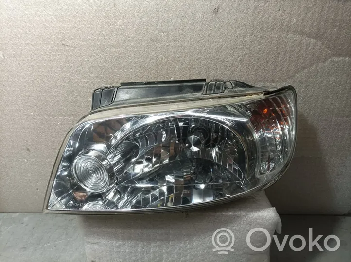 Hyundai Matrix Lampa przednia 92101170