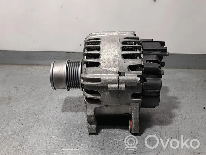 Volkswagen Golf VII Generatore/alternatore 04E906015