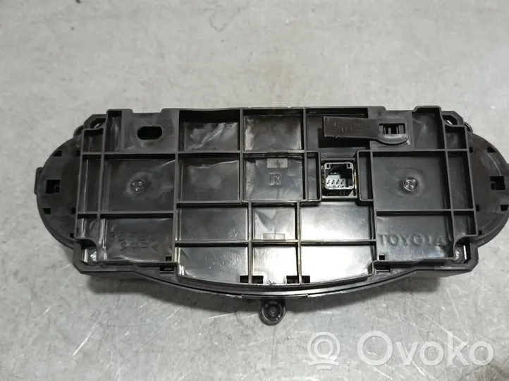 Toyota Yaris Panel klimatyzacji 