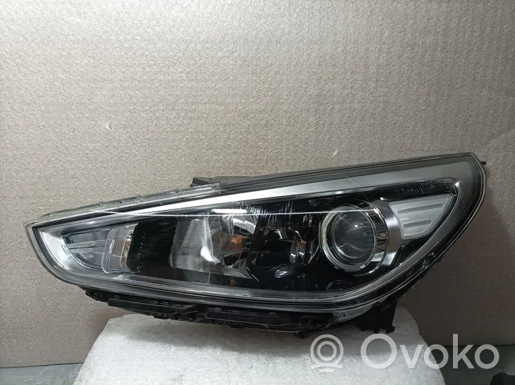 Hyundai i30 Priekinis žibintas G492122010