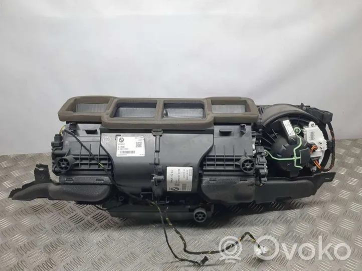 BMW i8 Carcasa de montaje de la caja de climatización interior 929051906