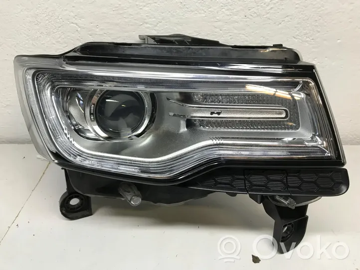 Jeep Cherokee Lampa przednia 55112912AB