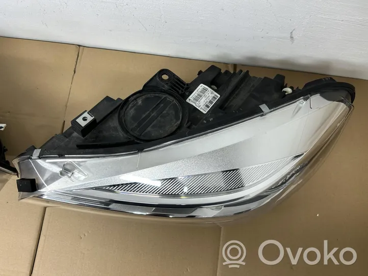 BMW 2 Active Tourer U06 Lampa przednia 7494855