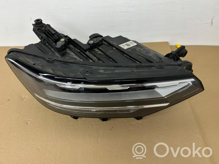 Volkswagen PASSAT B8 Lampa przednia 3G1941036P