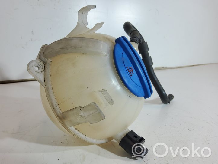 Audi A3 S3 8P Vase d'expansion / réservoir de liquide de refroidissement 1K0121407