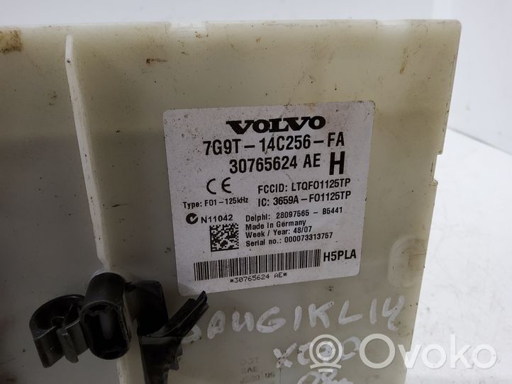 Volvo XC70 Ramka / Moduł bezpieczników 30765624AE