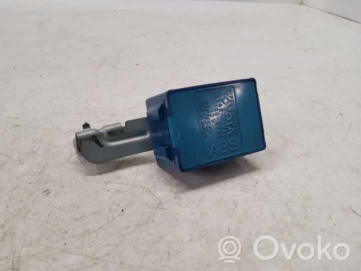 Toyota Prius (NHW20) Window wiper relay 8594047010