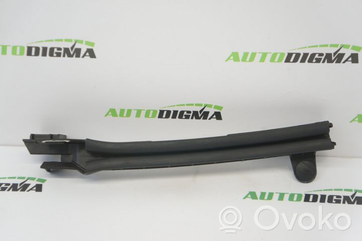 Peugeot 3008 II Rail de pare-brise de porte arrière 9811414680