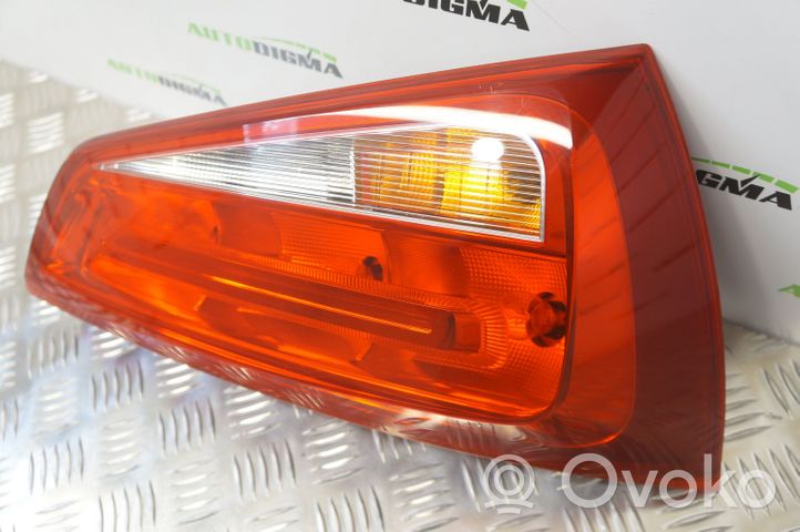 Audi A1 Aizmugurējais lukturis virsbūvē 8X0945093