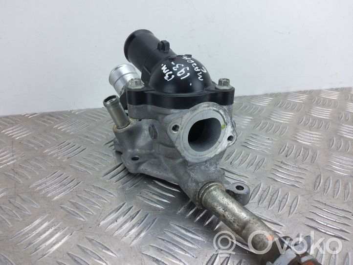 Mazda 6 Boîtier de thermostat / thermostat PE0115172