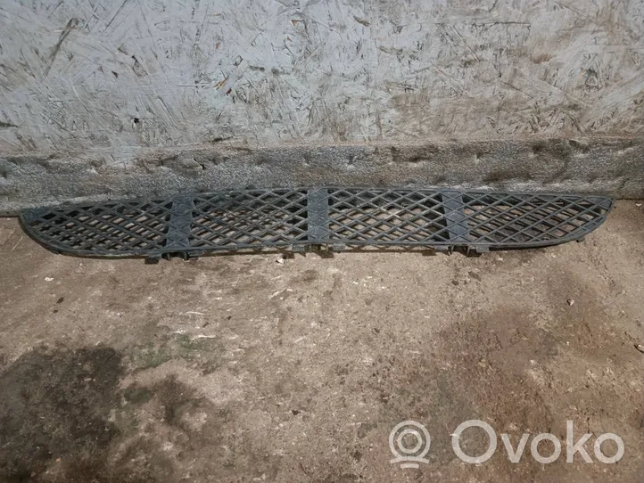 Mercedes-Benz E W210 Grille inférieure de pare-chocs avant 2108850053