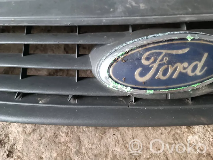 Ford Focus Maskownica / Grill / Atrapa górna chłodnicy 7m51r8138a