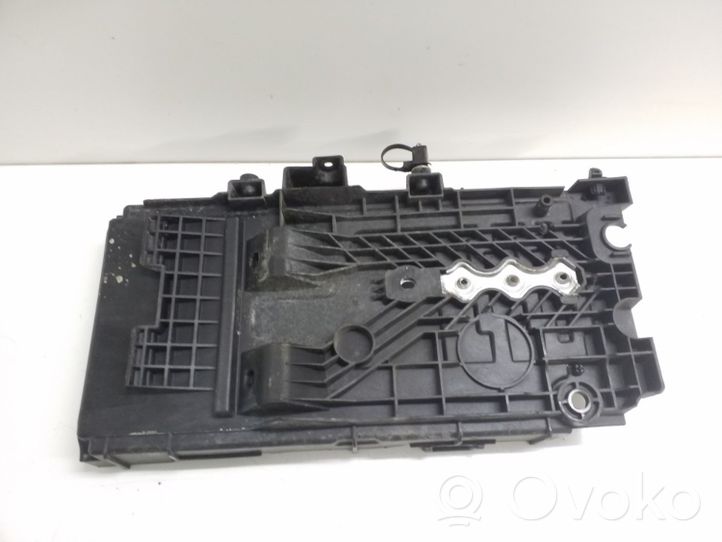 Ford Fusion II Boîte de batterie DG9310723