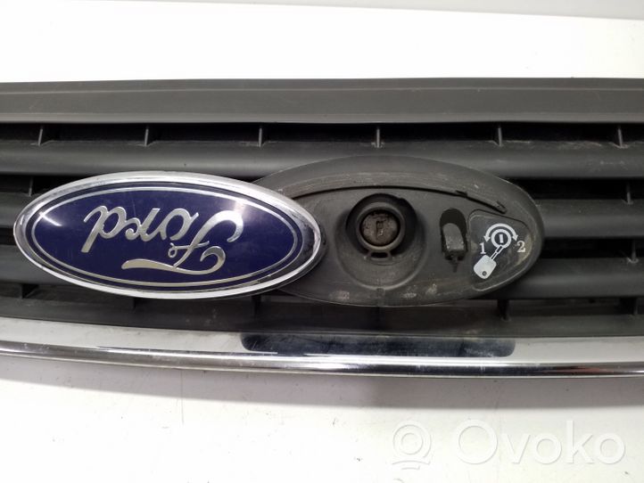 Ford Kuga I Grille calandre supérieure de pare-chocs avant 8V41R7081A