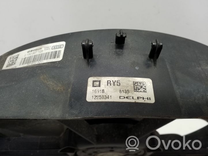 Opel Astra J Jäähdyttimen jäähdytinpuhaltimen suojus 52431006