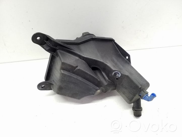 BMW 1 E81 E87 Vase d'expansion / réservoir de liquide de refroidissement 10808611