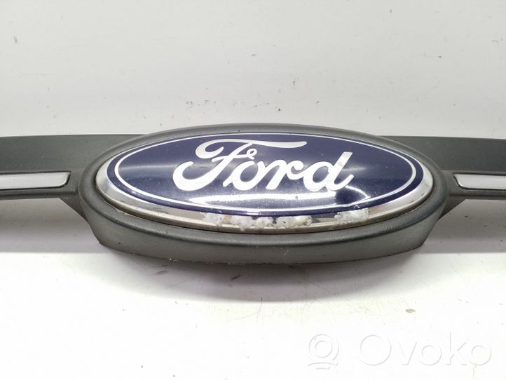 Ford Focus Etupuskurin ylempi jäähdytinsäleikkö 