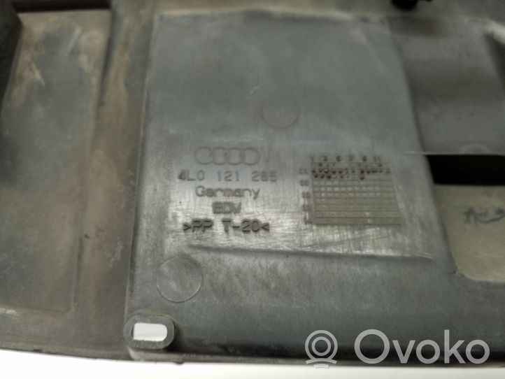 Audi Q7 4L Staffa del pannello di supporto del radiatore parte superiore 