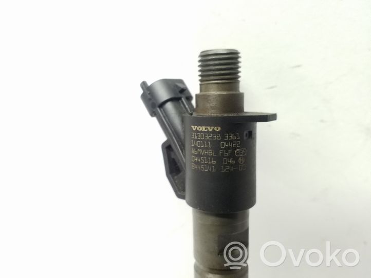 Volvo V70 Injecteur de carburant 31303238