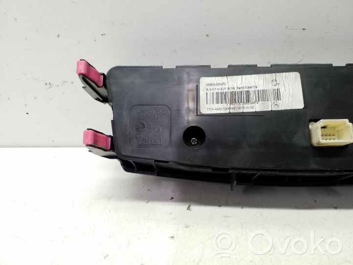 Toyota Avensis T270 Oro kondicionieriaus/ klimato/ pečiuko valdymo blokas (salone) 5590005470