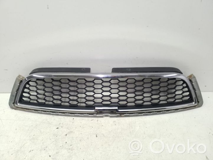 Chevrolet Captiva Grille calandre supérieure de pare-chocs avant 9694517