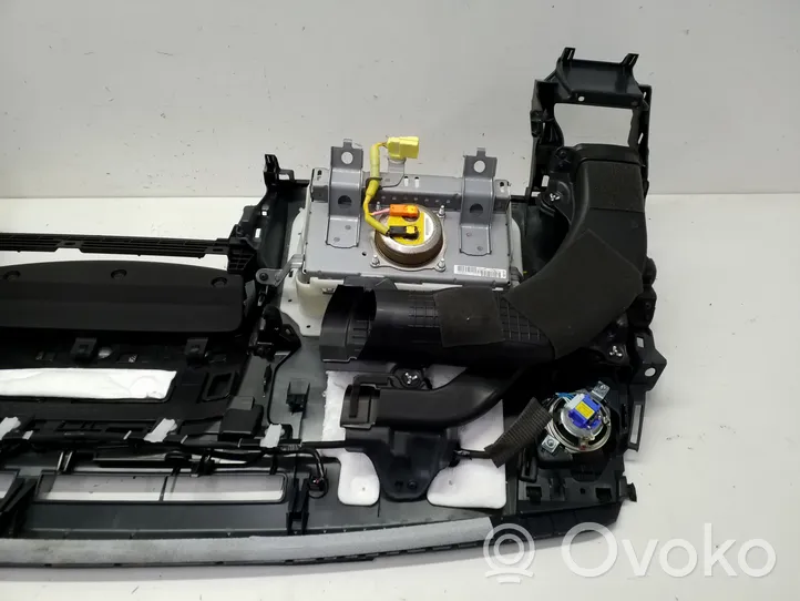 Toyota Prius+ (ZVW40) Deska rozdzielcza 